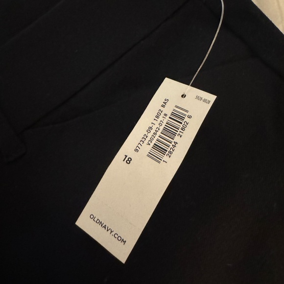 Old Navy Women’s Black Pixie Pants Size 18 - Picture 9 of 11
